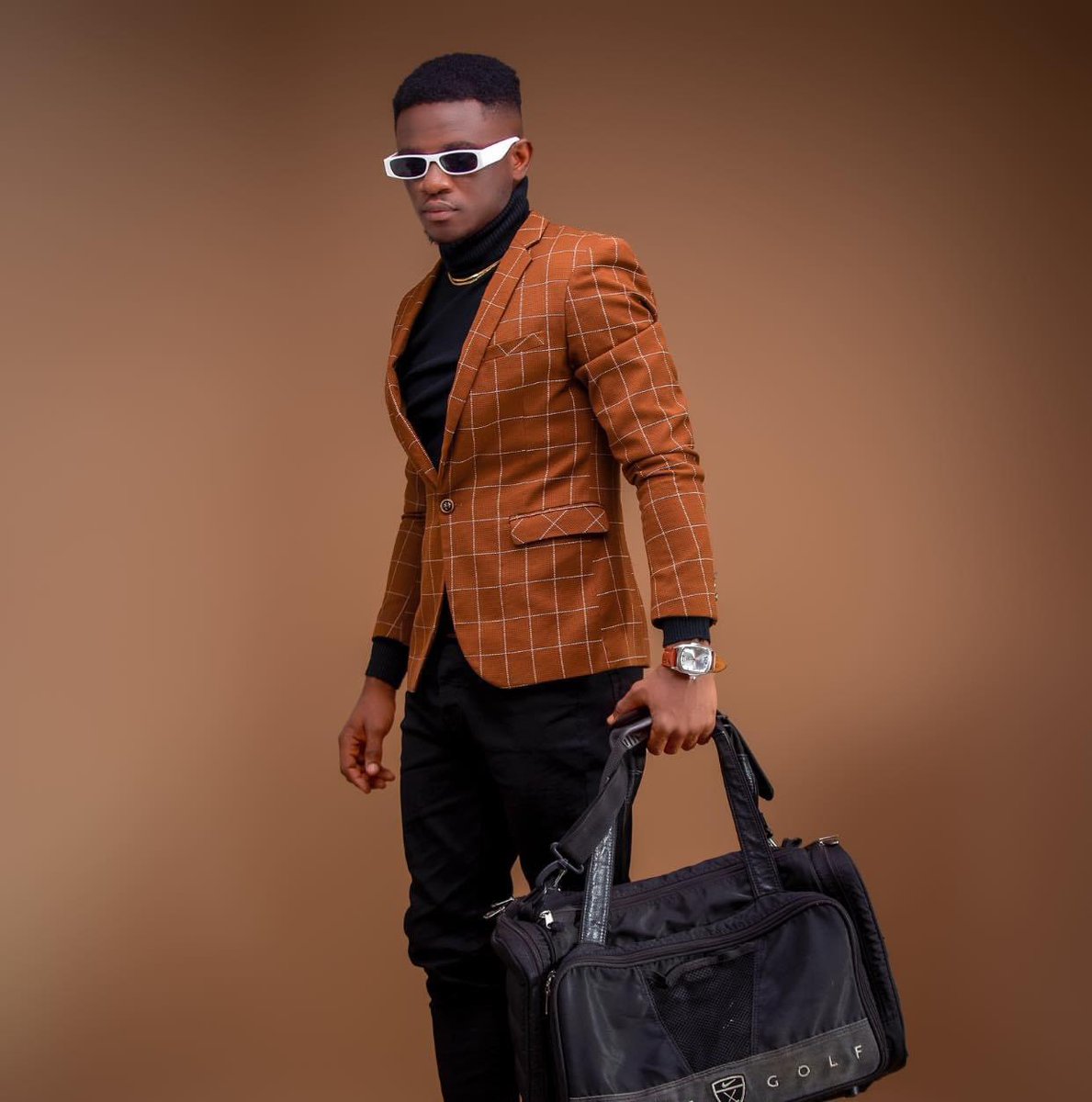 ◄ Philippians 2:10 ►
that at the name of Jesus every knee should bow, in heaven and on earth and under the earth,#yéyé

~Christian Artist <a href="/emanibeats/">Emani</a> 

#VPJ #UrbanGospel #gospelblog