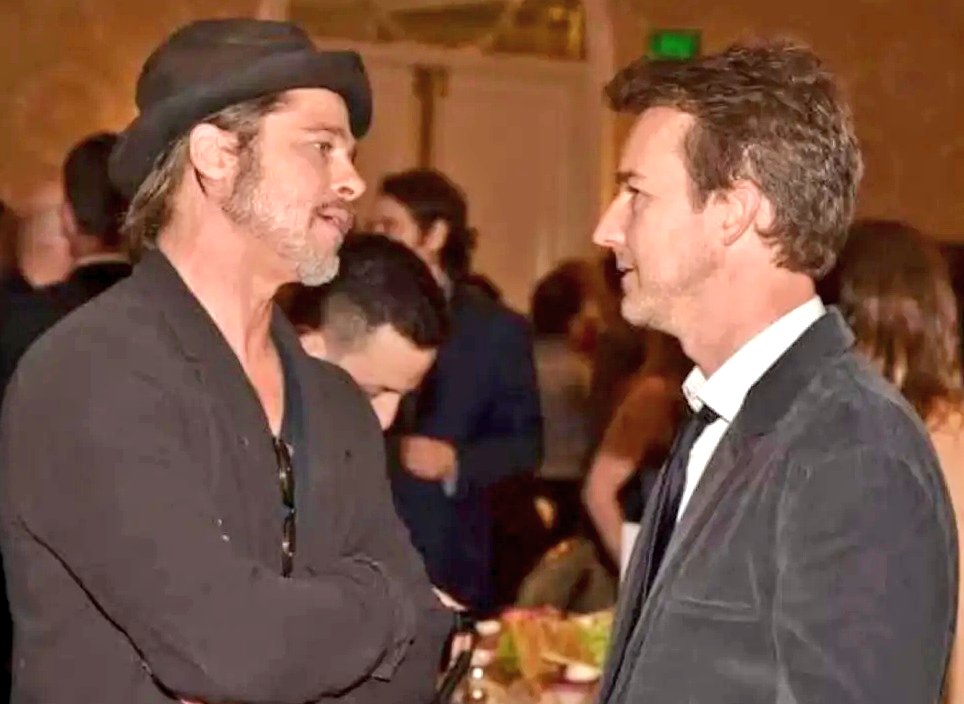 Chema_Ponze's tweet photo. Parece mentira que después de tantos años Edward Norton siga hablando consigo mismo . https://t.co/bQhIO5NfLg