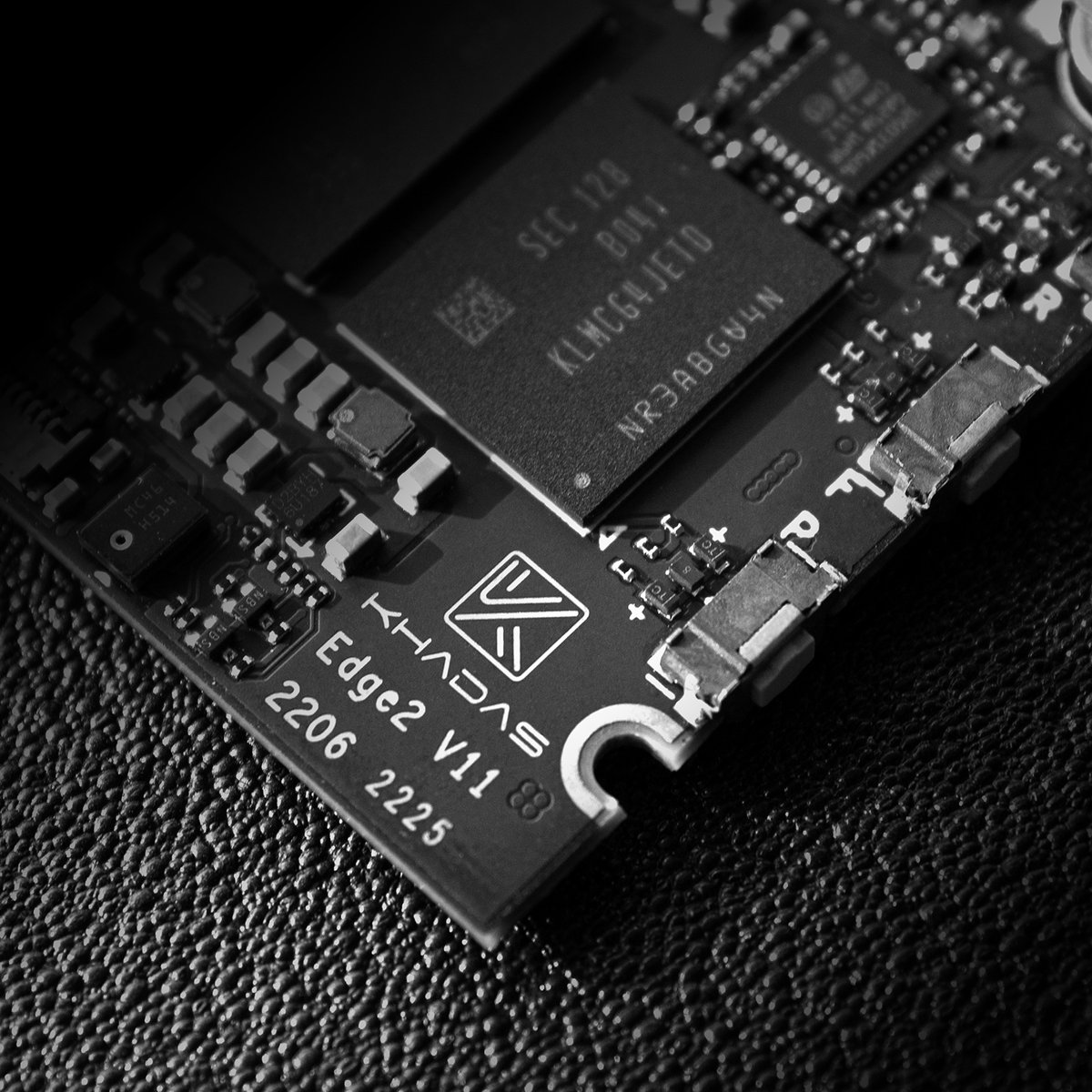 khadas_official's tweet photo. Edge2 is a powerful Rockchip RK3588S ARM PC. It comes in two versions, an ARM PC Kit (Edge2 embedded within a DIY case with an active cooling kit) and a Maker Kit (Bare PCB for Makers to embed into larger projects). 

#KHADAS #Edge2 #Rockchip #rk3588s #8K #NPU #sbc #Armpc #oshw https://t.co/VSFv0z52SR