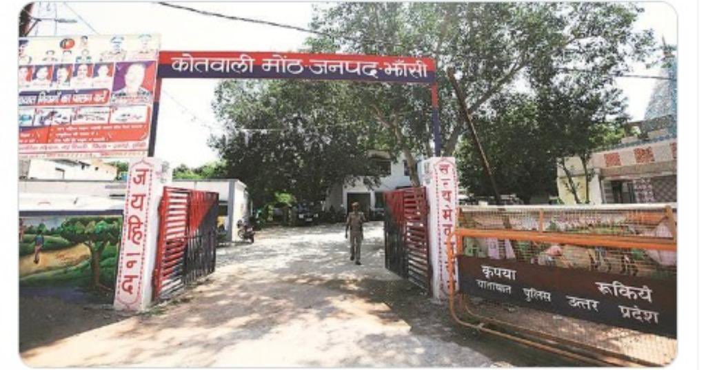 स्व. पुष्पेंद्र यादव के परिवार में कई सालों के बाद आज आशा की नई किरण आई है। हाईकोर्ट द्वारा इस एनकाउंटर में आरोपित पुलिसकर्मियों पर FIR दर्ज करने का आदेश दिये जाने से, अब इंसाफ़ की उम्मीद जागी है।