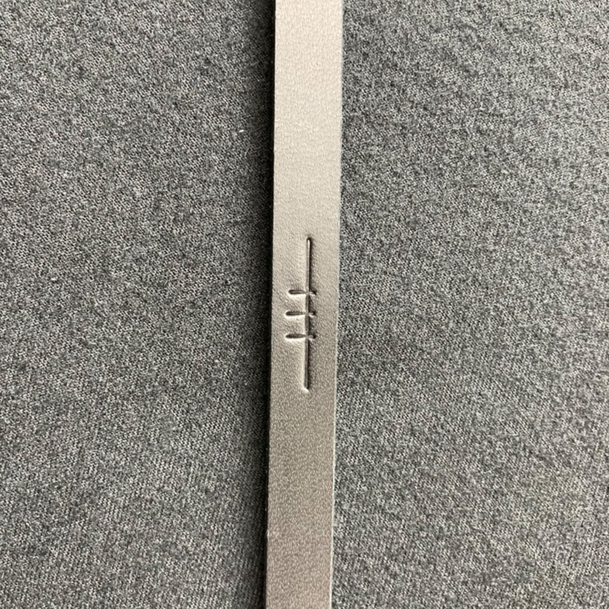 【GOODS紹介】
「TTT LEATHER BRACELET」
¥2,800(税込)

TTT LEATHER BRACELET

全長 : 65cm
幅 : 1cm

COW LEATHER