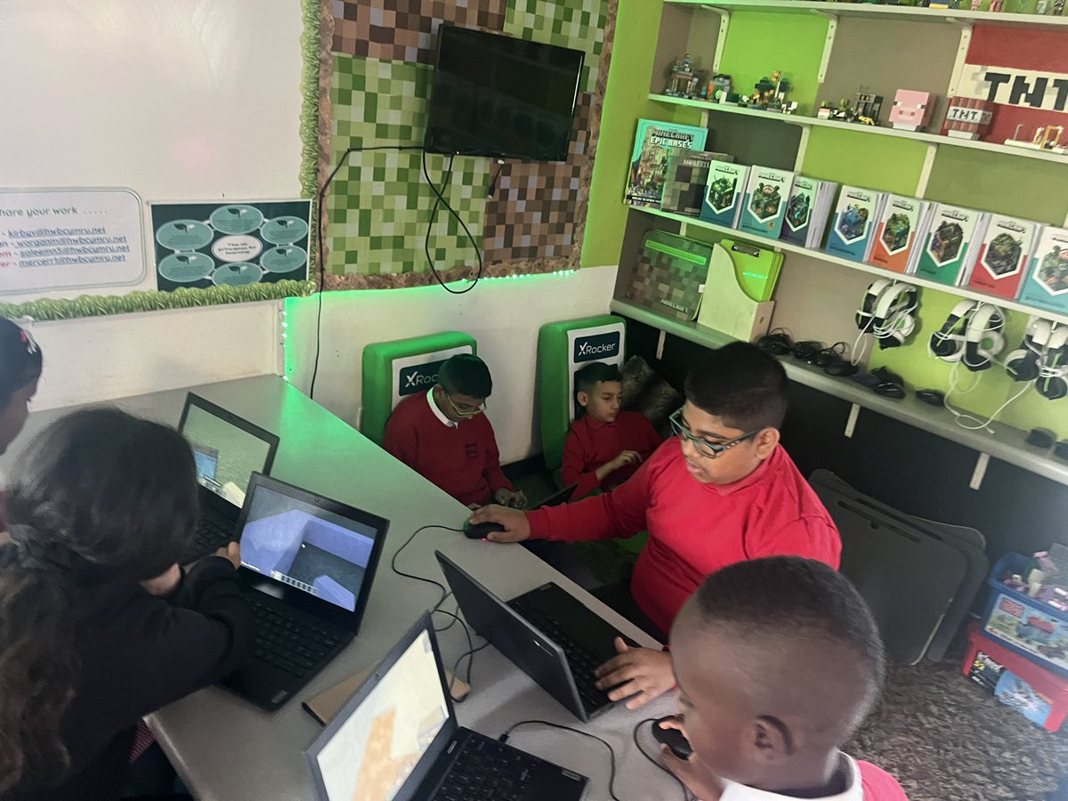 PillYear6's tweet photo. Academy@6 have settled into the new style of learning brilliantly. @Pill_Primary https://t.co/05Gp7175rt