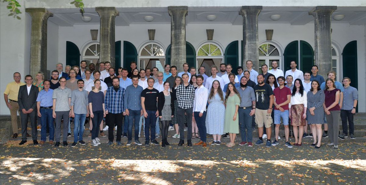 RWTH's tweet photo. Herzlichen Glückwunsch! 99 Mathematisch-technische #Software-Entwickler*innen, kurz #MATSE, haben ihre #Ausbildung erfolgreich abgeschlossen. 👏 Ausbildungsbetriebe waren Einrichtungen der #RWTH und Firmen im Raum #Aachen 👍:
➡️https://t.co/cFgAQCfVJB
📸: Andreas Schmitter https://t.co/WLsO4Vx124
