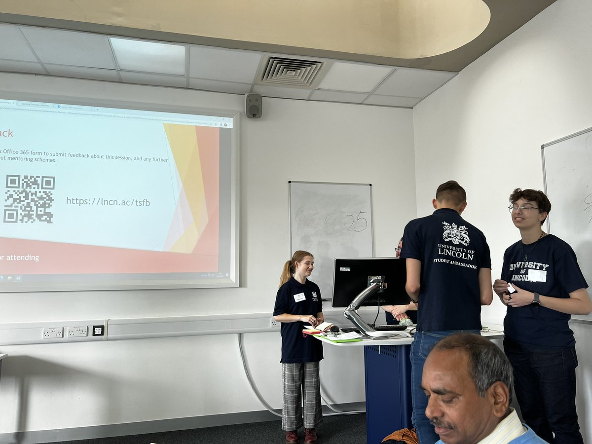 TheSantaClaus22's tweet photo. @UoLScience #UoLScienceTeach
Great Mentoring session https://t.co/6cQX403puB