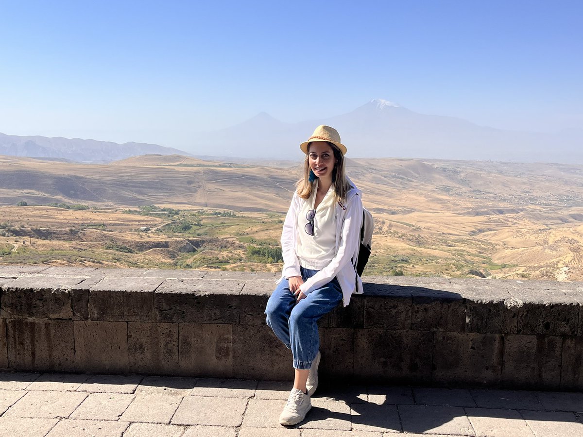 narouche7's tweet photo. Այսքան մօտ ենք բայց կարօտ ենք Մասիսին … https://t.co/bK9BhuS92Q