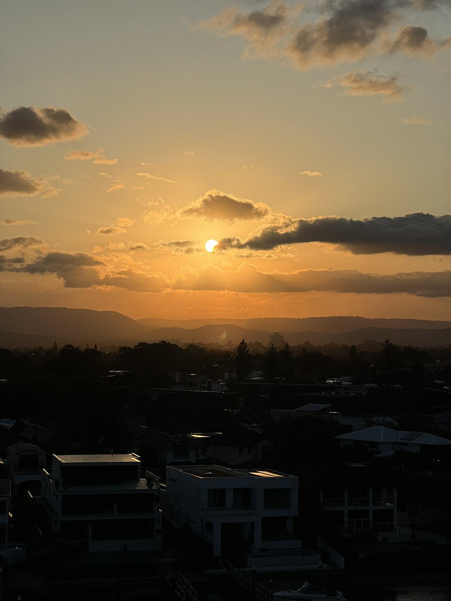JessKeury's tweet photo. Cover me in sunshine 🎵…

#nofilterjustnature #sunsetphotography #artbynature #naturelover #SummerTime https://t.co/flBiefgARp