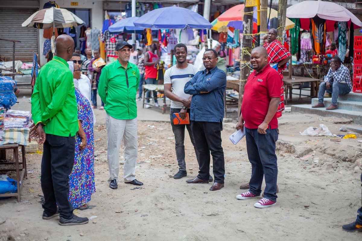 Zungumussa's tweet photo. Asante Mhe. Samia Suluhu Hassan @SuluhuSamia  kwa Fedha Takribani Bilion.2 za Ujenzi wa Barabara za Ndani kwenye Jimbo la Ilala. https://t.co/Uj5kMojiSw