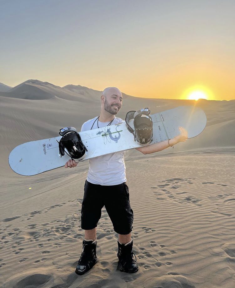 Hoy <a href="/andreucasanova1/">andreu casanova</a> vuelve de vacaciones… Ya era horita…

Mirad cómo estaba en Perú hace unos días…

De eso nos viene a hablar… De sus experiencias por Latinoamérica con una cita tinder incluida…

play.los40.com/emisora/los40_…

#TinderSorpresa #MorningBox #LOS40Classic