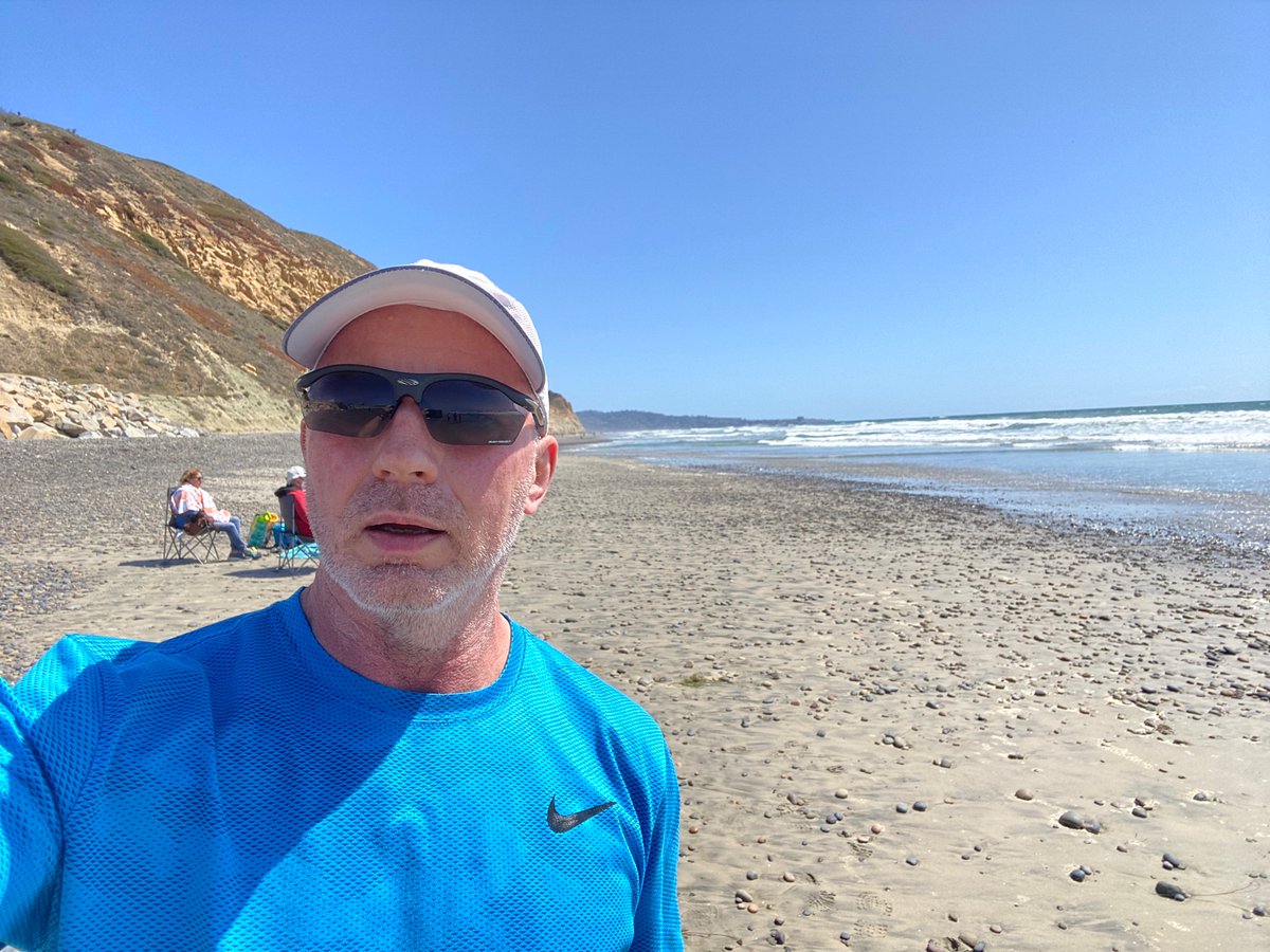 Sw00sh66's tweet photo. Beach in San Diego https://t.co/QgsVZjzJax