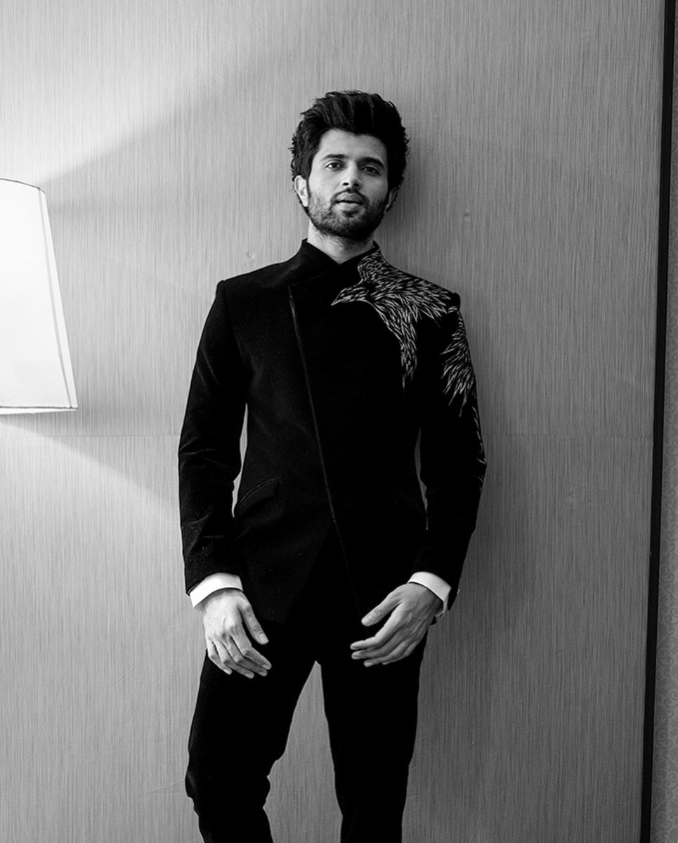 GG_Studio's tweet image. @TheDeverakonda in The Black Flight Bandhgala at #SIIMA Awards 
————————————————————————
#GauravGuptaMan #GauravGupta #Couture #GauravGuptaOfficial #GGMan #Jacket #Tuxedo