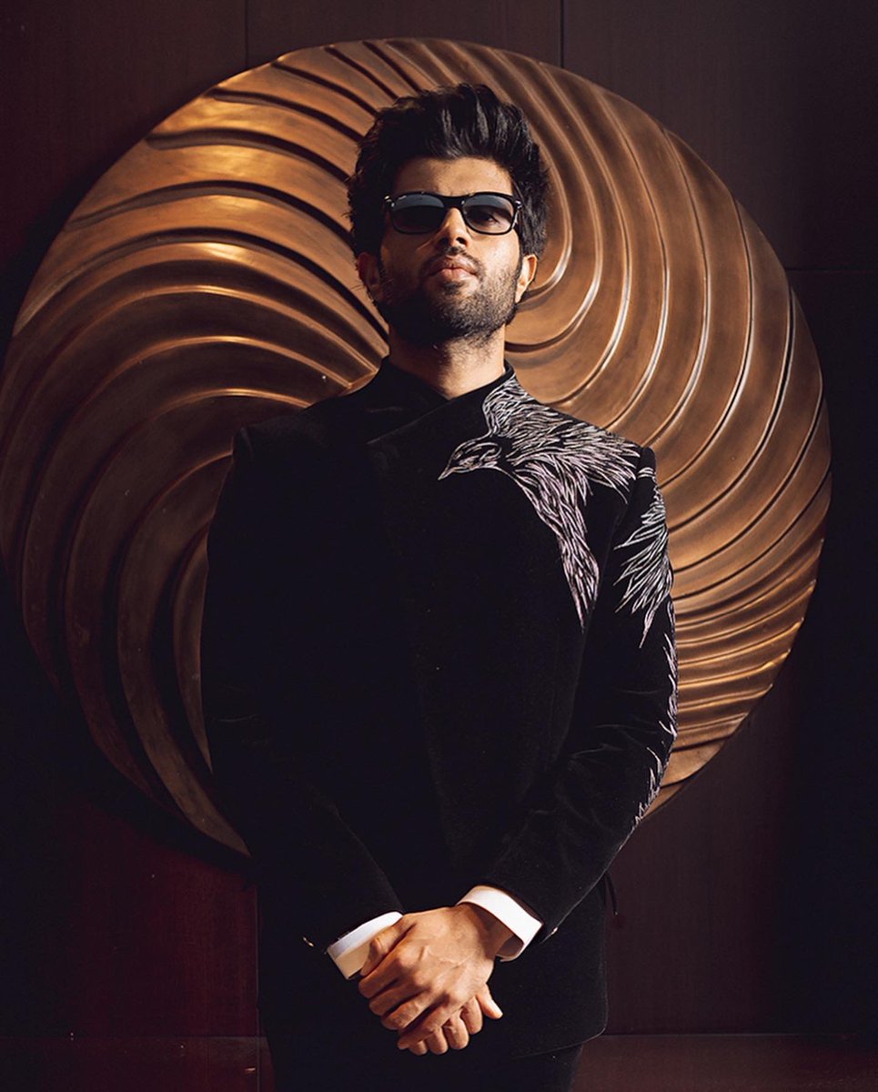 GG_Studio's tweet image. @TheDeverakonda in The Black Flight Bandhgala at #SIIMA Awards 
————————————————————————
#GauravGuptaMan #GauravGupta #Couture #GauravGuptaOfficial #GGMan #Jacket #Tuxedo