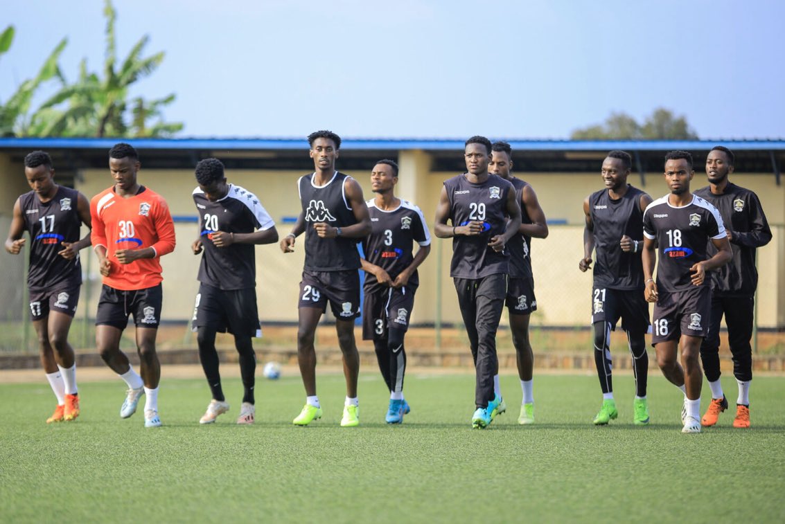 imfuraluc01's tweet photo. #CACFL | #USMAPR
Umuyobozi W’ICYUBAHIRO w’ikipe y’ingabo z’igihugu @aprfcofficial Gen James KABAREBE yasbasuye i Shyorongi kuri uyu wa 1 ari kumwe na Chairman W’ikipe Lt Gen MK MUBARAKH bayishimira uko yitwaye mu mukino ubanza na @US_Monastir
📸: @aprfcofficial
@bbfmumwezi https://t.co/TXNGn49nEv