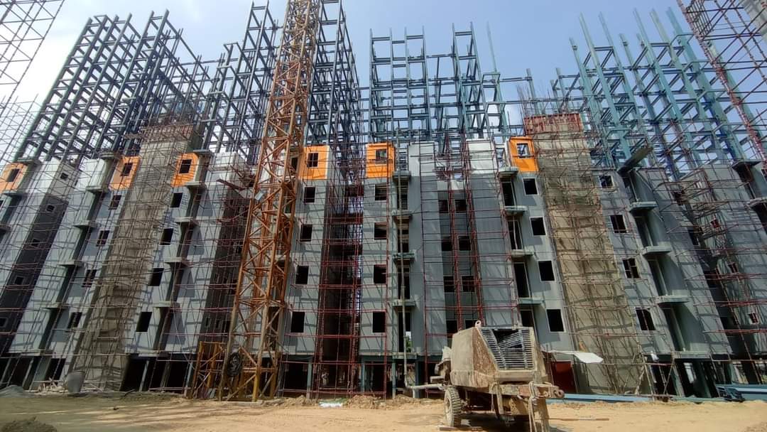 PMAYU_UP's tweet photo. HOME's OF HOPE 🏠
Sharing some building progress shots from #LHPLucknow, where 1040 dwellings are being built using breakthrough #SIP PVC Formwork tec. with PEB structure.
#workinprogress
#LightHouseProjects #LHP
#lighthouseprojectlucknow #HousingForAll
#PMAYUrban #GHTCIndia https://t.co/ry9n6wK0Lk