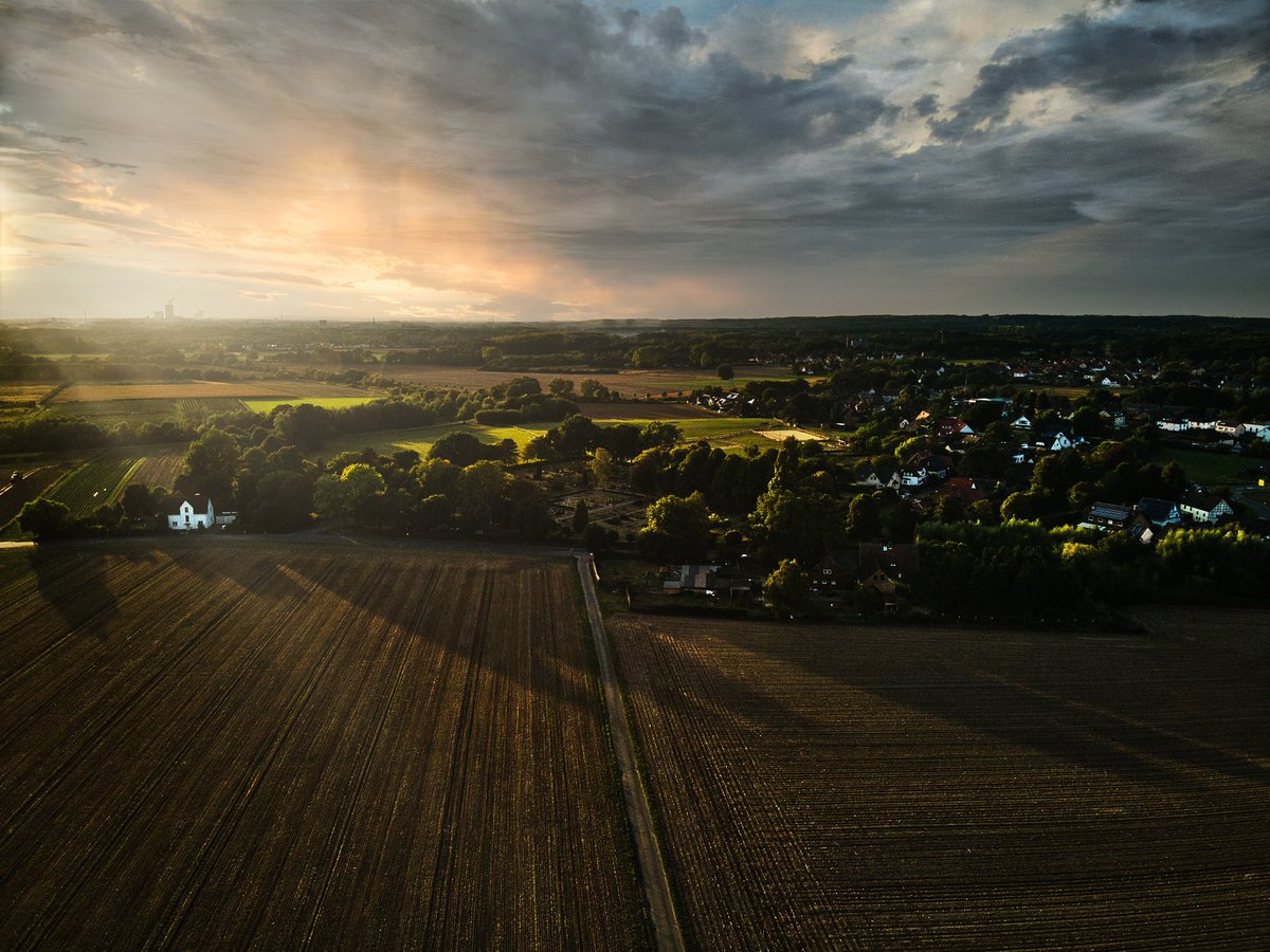 leon_rohe_'s tweet photo. Hey Lovely People!! 
Yesterday i did my first ever #drone shoot! Please let me know what you think :)
#dronephotography #photography https://t.co/SI5EK2AQfq