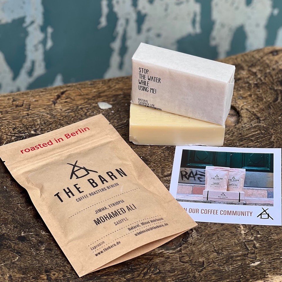 THEBARNBERLIN's tweet photo. From Growing to Brewing: Coffee needs Water. At every Step we are Committed to reducing Water use.
👩🏽🌾👨🏼🌾 Stop The Water has a strong Focus on Sustainability. Their Soap is 100% Biodegradable. Just like our Coffee.
#stopthewater #stopthewaterwhileusingme https://t.co/nx5OCzZDs1
