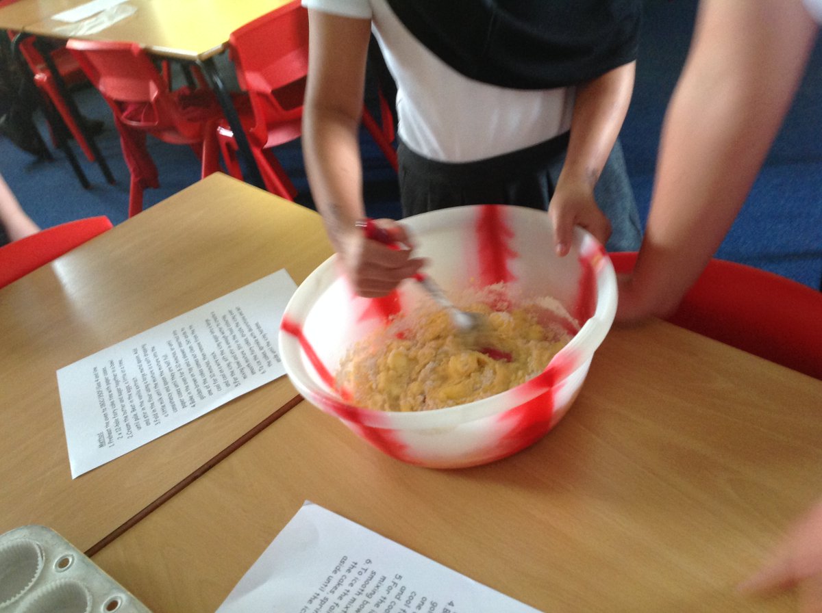 OaksPrimary's tweet photo. #Year4 began their new English unit baking #BakerbytheSea #Bakersintheclassroom https://t.co/mFmvnQXgYq