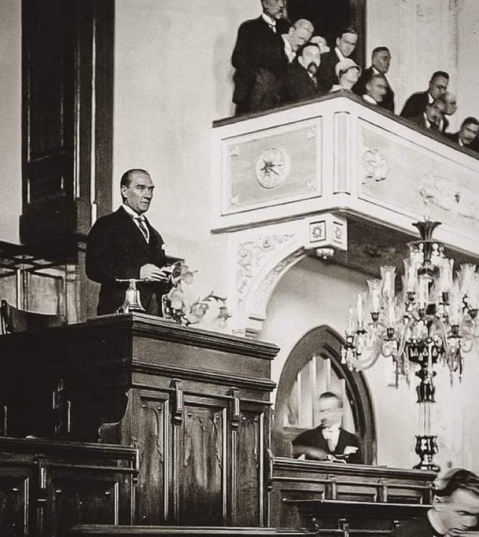 İlber Ortaylı: "Atatürk dünya tarihinin nadiren gördüğü bir dehadır."