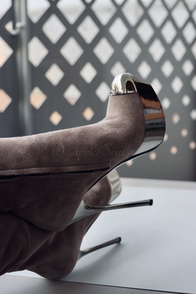 𝐂𝐀𝐏𝐑𝐈𝐂𝐄 tweet media