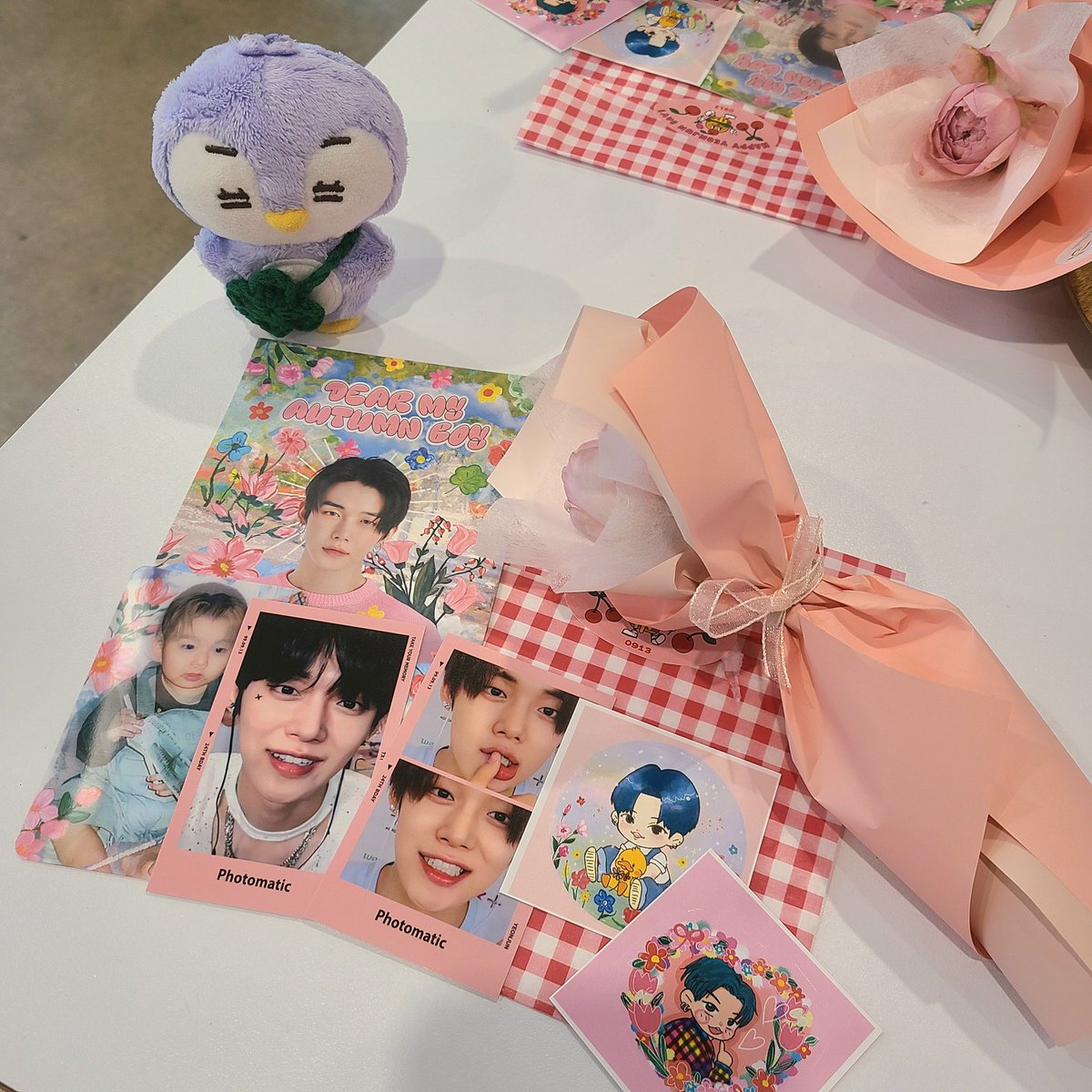 nyong_txt's tweet photo. #너_그날_쭈니투어_기억해
쭈니투어 어제 오늘 즐거웠어용>3<♡
형아 생카간 말랑닝과 펭닝🐧💗 https://t.co/c2HQQuwyoR