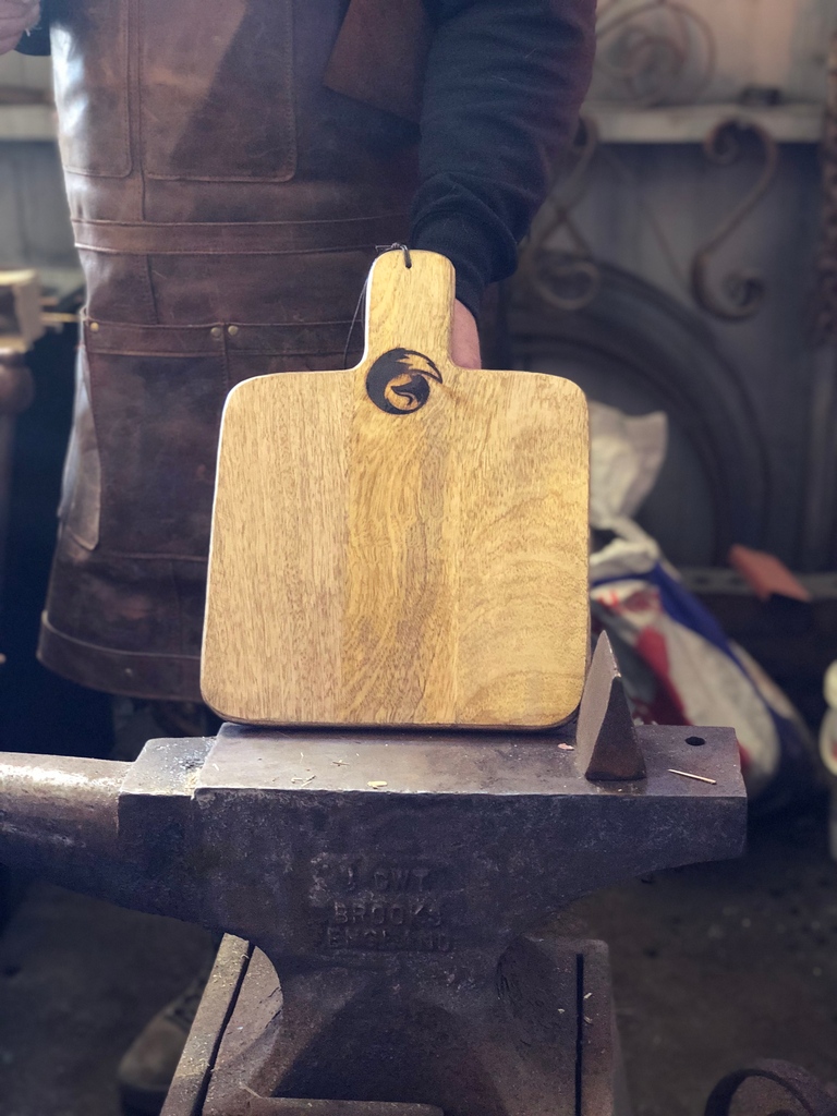 We've got a beautiful and unique addition to your kitchen, something Foxy, and branded locally by our very own Geoff at Oak and Anvil Forge in Northumberland.⁠
⁠
⁠
#wood #forging #blacksmith #Foxy #northumberland #choppingboard #cafe #coffee #bakery