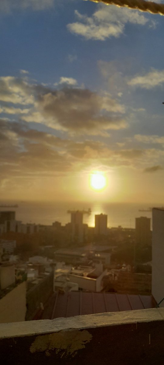 irotru's tweet photo. Buenos dias desde mi querida gran canaria, así amanece en las palmas https://t.co/bRUXdKsJMy