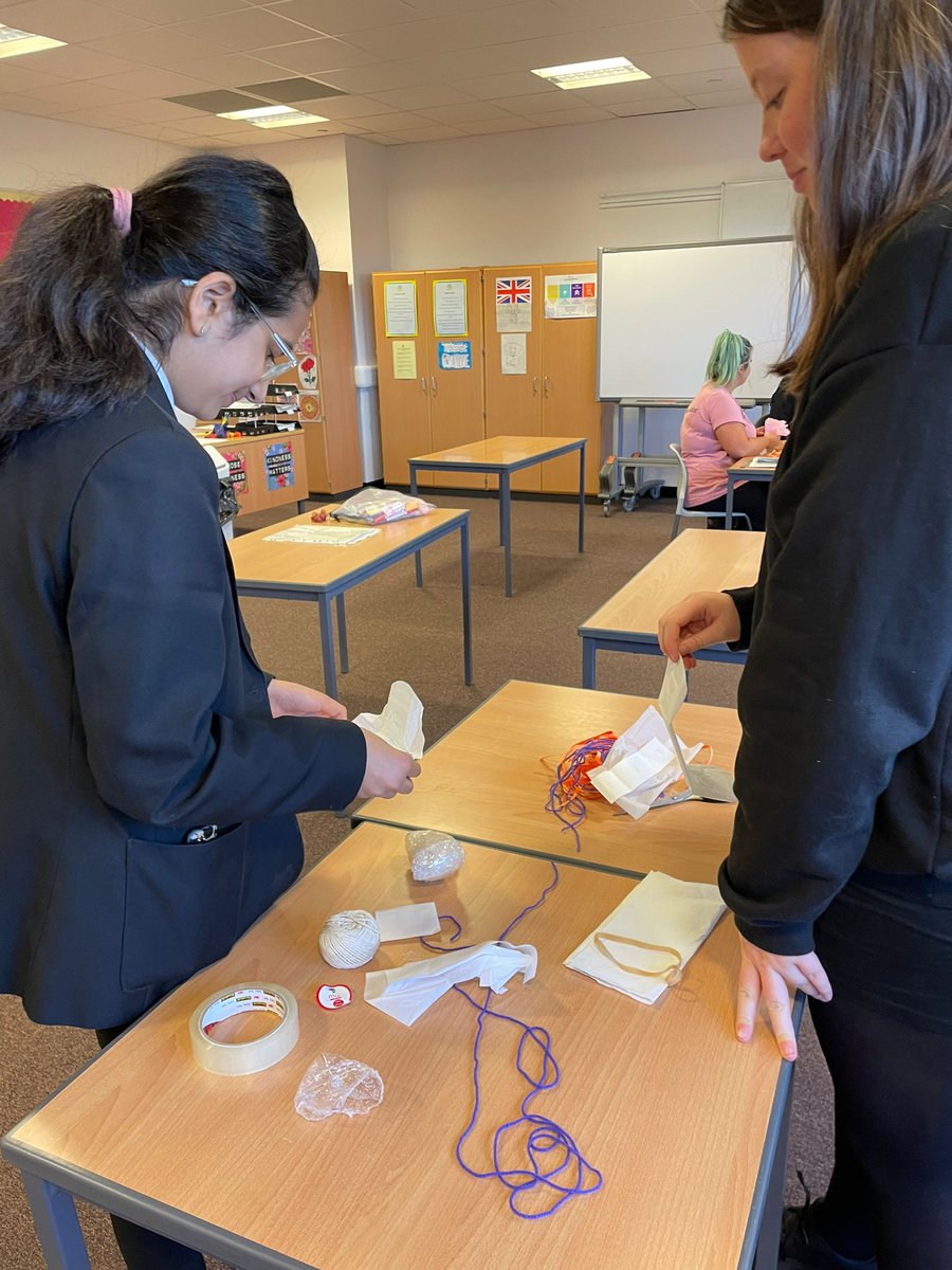 Zoeshe_scotland's tweet photo. @she_scotland Mind, Body + Soul and our new Ambassador groups from @CCHSEdinburgh brilliant learning, chatting, laughing and fun who doesn't like an egg challenge? #SaveTheEgg #TeamWork #smashingTime #protection https://t.co/4ZGwqr2cWE