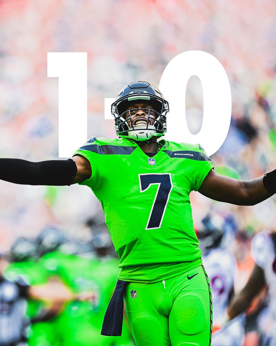 Seahawks's tweet photo. Going to bed 1-0. 😴 https://t.co/iwUeV1ospU