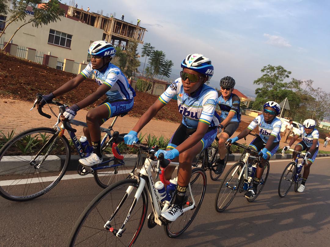BugeseraC's tweet photo. It was a fantastic experience to ride with #NickHowle to and from @MusanzeDistrict. What a ride, what slopes 🔥😍😍🙌🏾
We are back in our lovely home district @BugeseraDistr #Abakeramurimo ❤️👏🏾 https://t.co/Fg0bpsfc6s