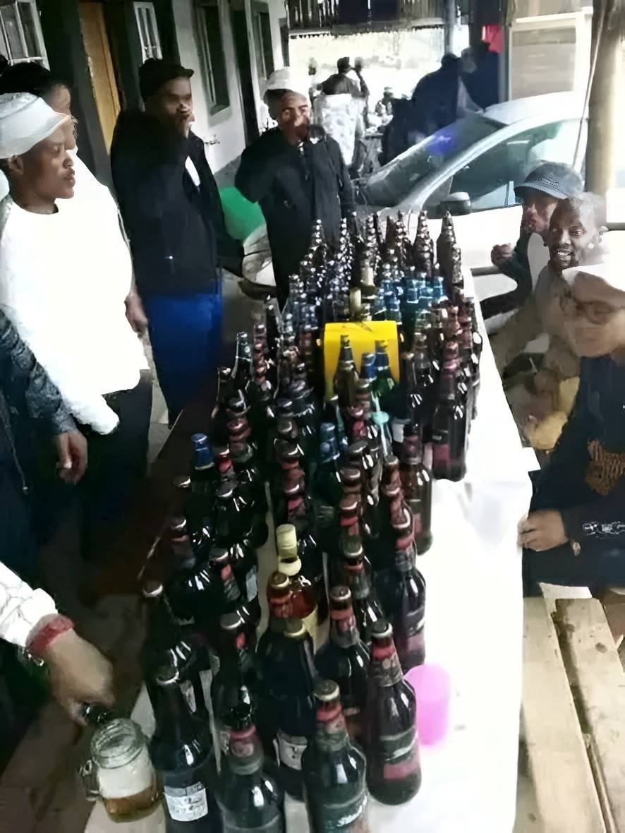 Stix_Munene1's tweet photo. "Stay away from Kanice, he's a bad friend and he won't take you anywhere".
Kanice on the 25th, whenever he gets paid: https://t.co/0iaTYw7Hld