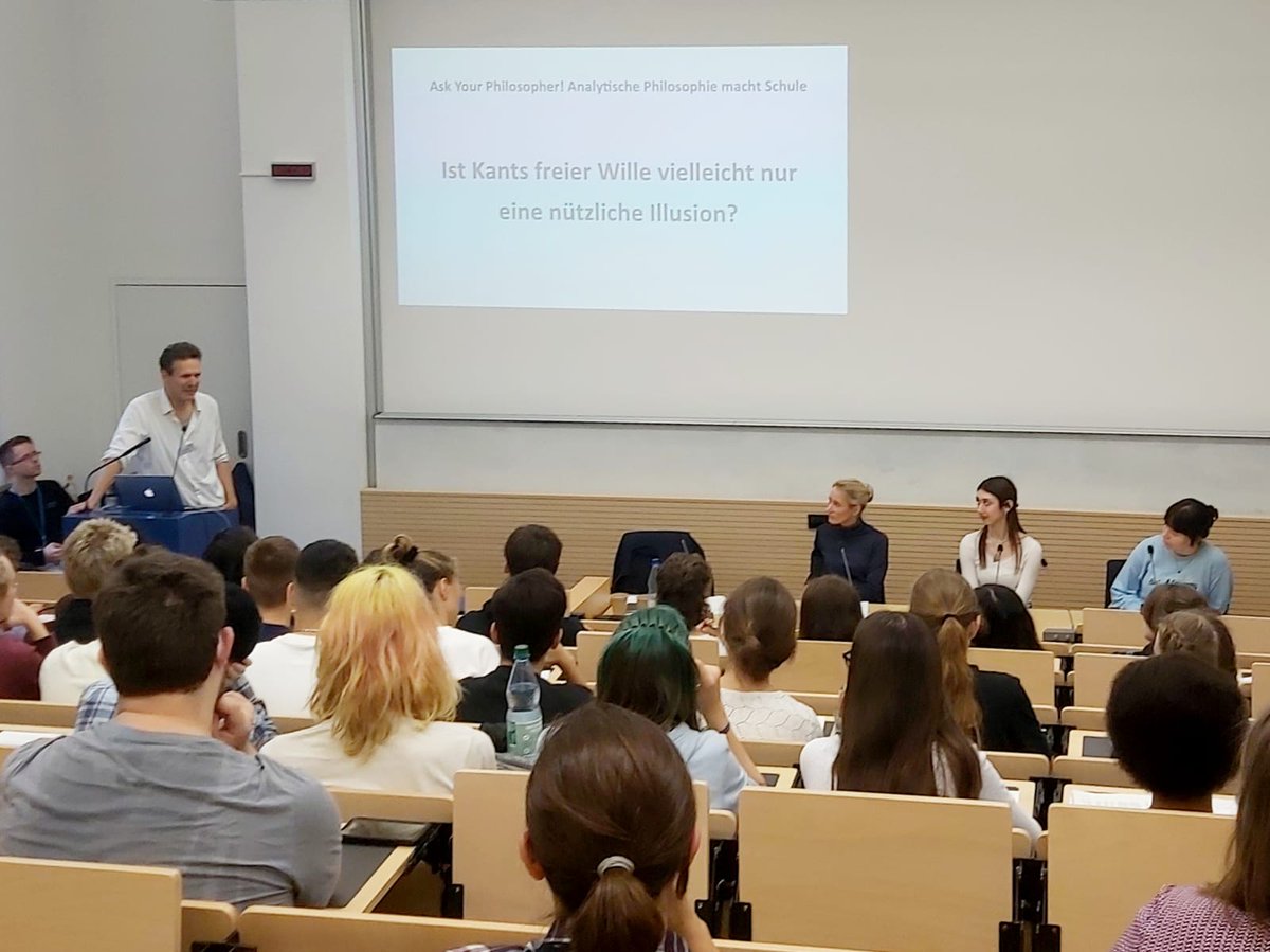 Ask your Philosopher bei #gap11! Drei #Philosophie-Kurse haben eine Frage eingereicht, die sie im Unterricht nicht zufriedenstellend klären konnten, drei Expert:innenteams stehen bei GAP.11 Rede und Antwort.