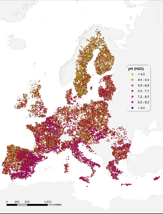 PanosPanagos33's tweet photo. Monitoring soils in the EU 🇪🇺. #LUCAS data are available for 3 periods: 2009, 2015, 2018. >20,000 surveyed points and  OC, pH, NPK, EC, Fe, Al, texture and other Physical proporties. All free to download in #EUSO.Excellent for 🌱👩‍🌾🕷️🪱🌡️🌧️ assessments. https://t.co/o4eH1GEsjN https://t.co/Lw10EmxU6d