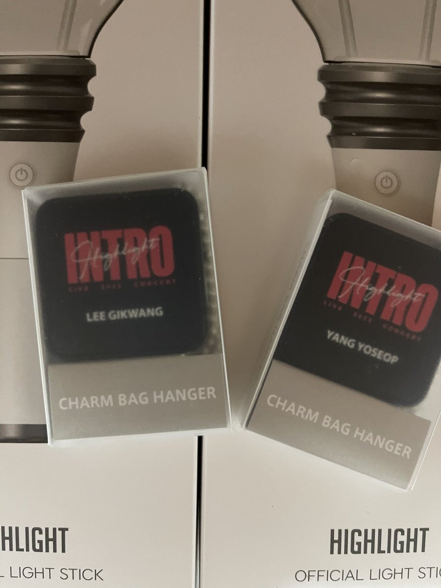 re_chanko's tweet photo. HIGHLIGHT LIVE 2022 INTRO IN JAPAN
グッズ購入　BAG HANGER トレカ

求…ドゥジュン
譲…ヨソプ、ギグァン

#HIGHLIGHT交換　#HIGHLIGHTINTROグッズ交換 #ドゥジュン #ギグァン
#ヨソプ　#BAGHANGER https://t.co/BeIcA2dQDa