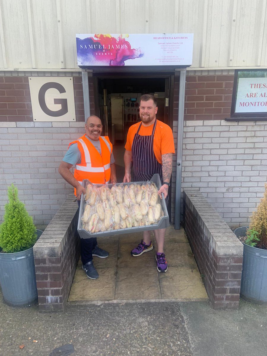 LivHomelessFC's tweet photo. A big trhanks to @sjecatering for the kind donation of sandwiches and cheesecakes, distributed to supported accommodation across the city. #morethanjustfootball #supportingourcommunity https://t.co/eT47M8FvWP