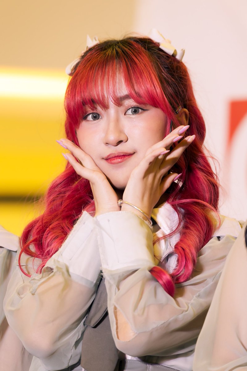 HoshiNoFilm's tweet photo. No miss talaga sa batang to. Bilis makaDetect camera 
(partida malabo pa mata nyan 😂)

『 #MNL48NoWayMan Mallshow 』Hayme Content

09.09.2022
📍Robinsons Galleria South
#MNL48 #MNL48Jamie
@mnl48official #Jamieows https://t.co/HslH7Uul1t