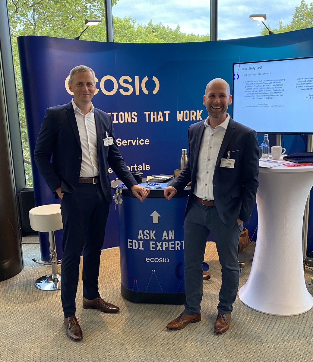 Die Zukunft von Gurke, Apfel, Birne &amp; Co - heute am Deutschen Obst &amp; Gemüsekongress in Düsseldorf. Mit EDI-Gurke Philipp und EDI-Expert Ingo. #dogk2022 @GS1Germany #edi #connectionsthatwork