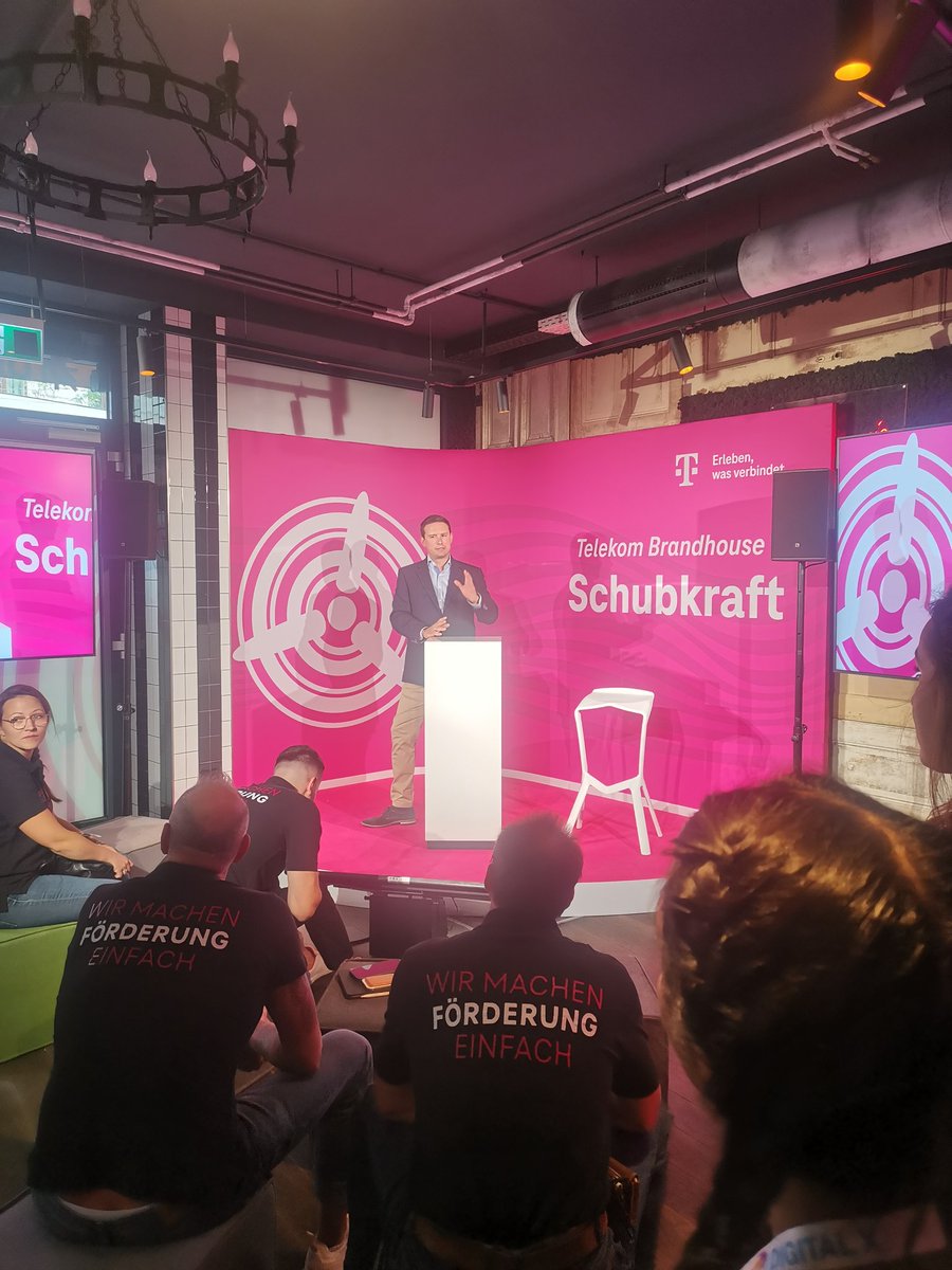 Benjamin Springub eröffnet unser Brandhouse #Schubkraft auf der #DigitalX <a href="/GunnarSohn/">Gunnar Erik Sohn</a>