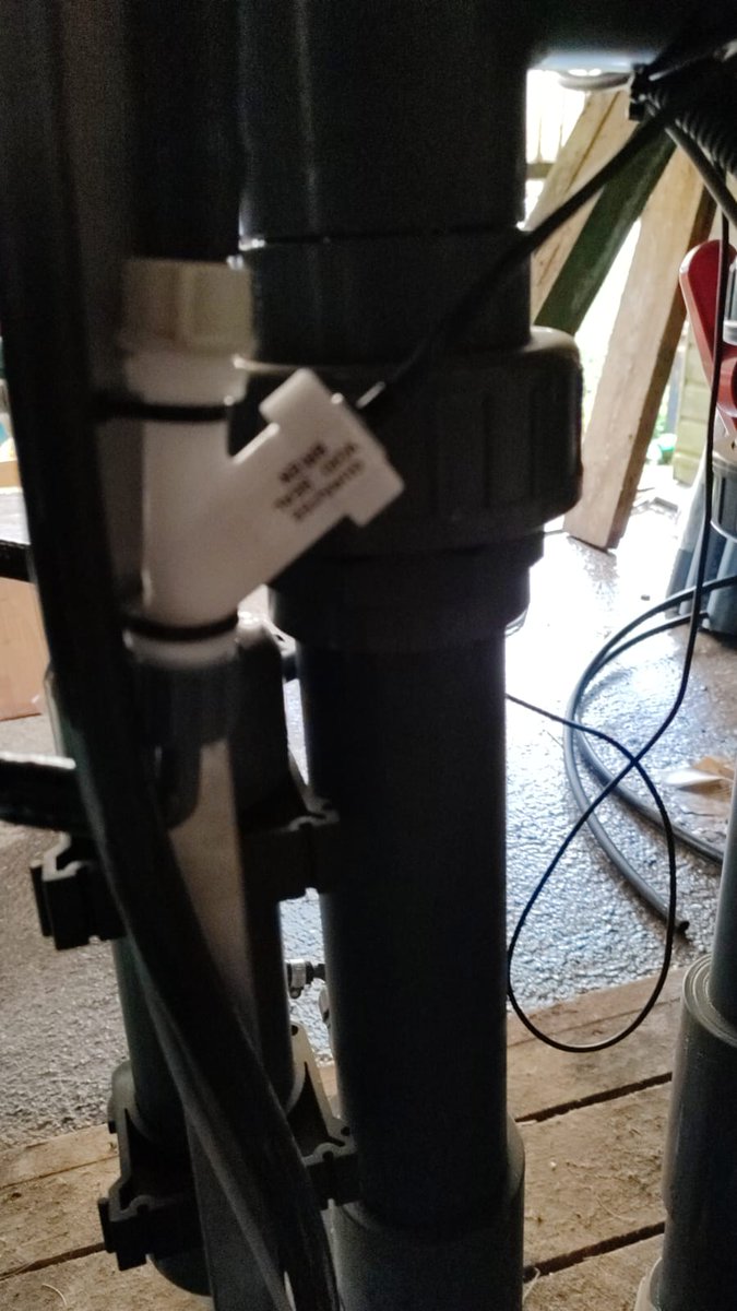 NewLeafIrrigate's tweet photo. Heron pH rig usually controlled by float switch in receiving tank but tank filling pumps are at distance and timer controlled so float switch controls the rig fill valve directly then a flow switch after the pH sensor starts dosing. Tank fills=valve closes=flow stops=dosing stops https://t.co/Y5EOyBMkhk