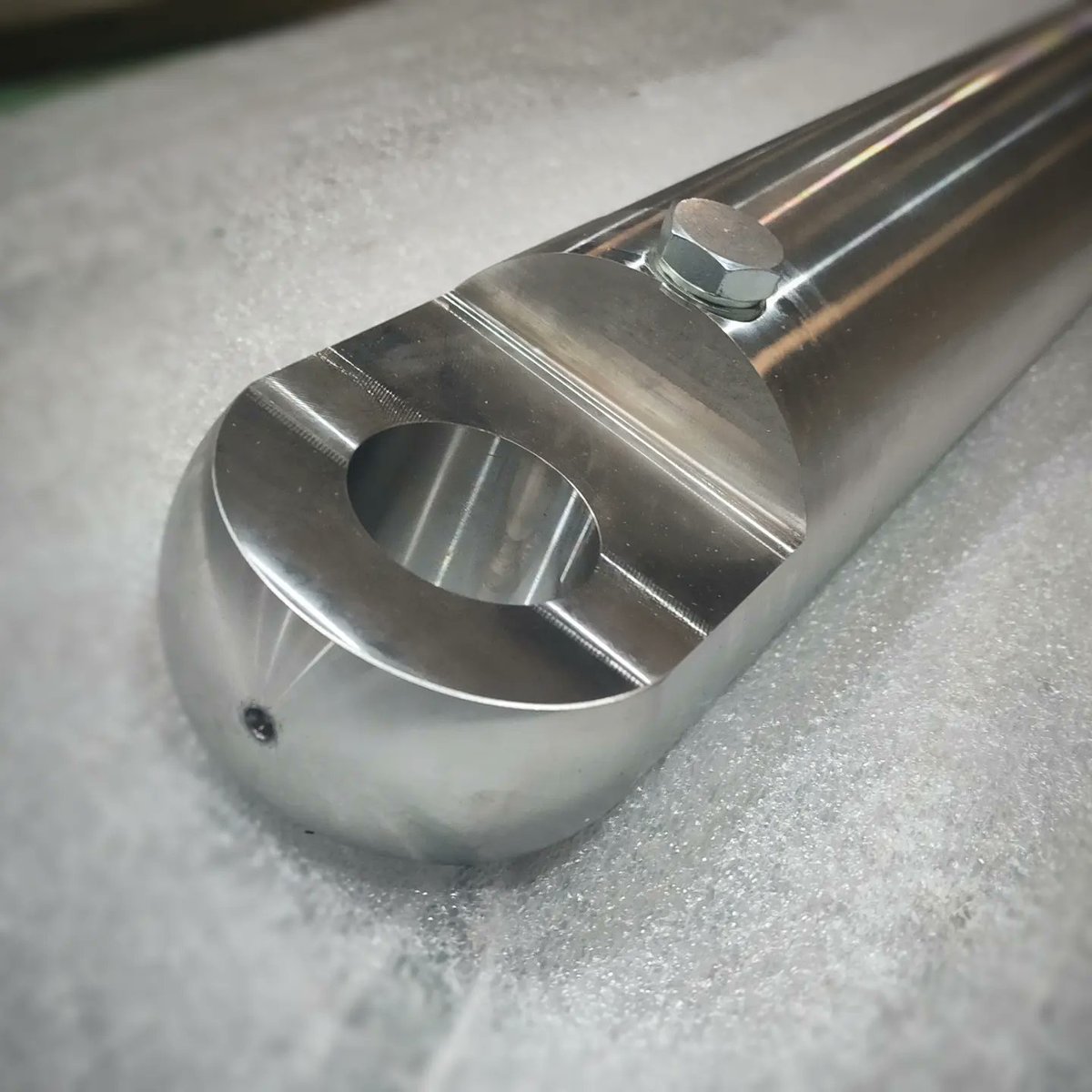 CICROSA's tweet photo. 🇪🇸 Cilindro hidráúlico fabricado completamente en acero inoxidable y acabado pulido.
🇬🇧 Hydraulic cylinder completely made in stainless steel and polished.

#CICROSAHIDRAULICA #Hydraulics #Hidráulica https://t.co/z0lP6WIz7l