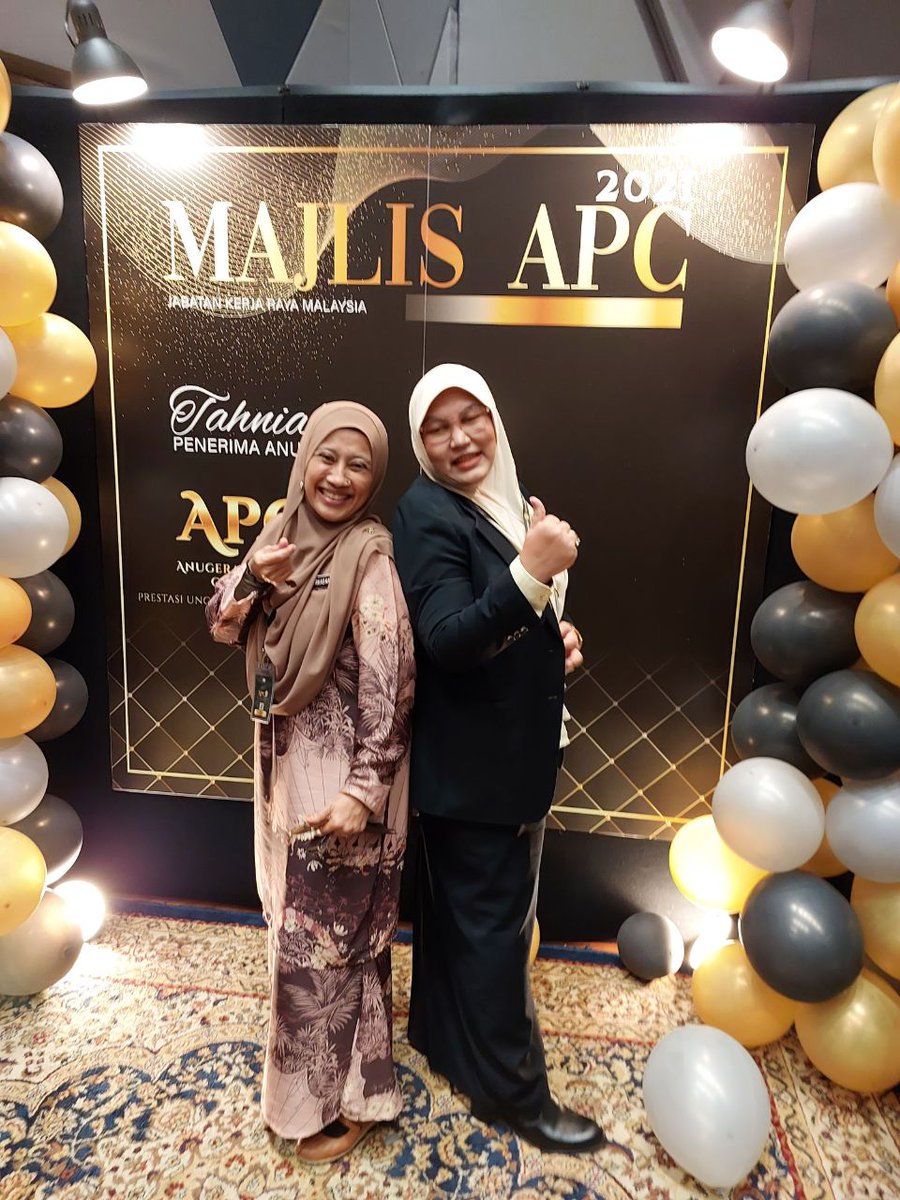 SarimahBtAhmad2's tweet photo. Alhamdulillah...
Puan Norhasnani dari pasukan UPPP juga dapat bersama naik ke pentas. Moga terus maju jaya dan kekal cemerlang.
#teamworkmakesthedreamwork 
@UPPPCpab https://t.co/Vl9c38QzSj