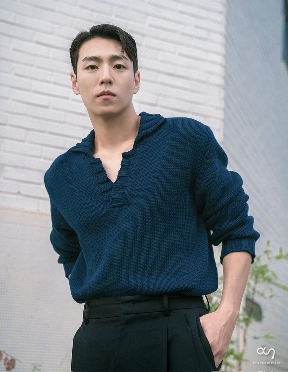 [INFO] Lee Hyun Woo #이현우 confirm join in new drama Webtoon adaptation "A good day to be a Dog" his character as Lee Bo Gyeom, a mountain God who will attached with the two main Character played by Cha Eunwoo and Park Gyuyoung.

Filming start on Oct 
m.joynews24.com/v/1518433