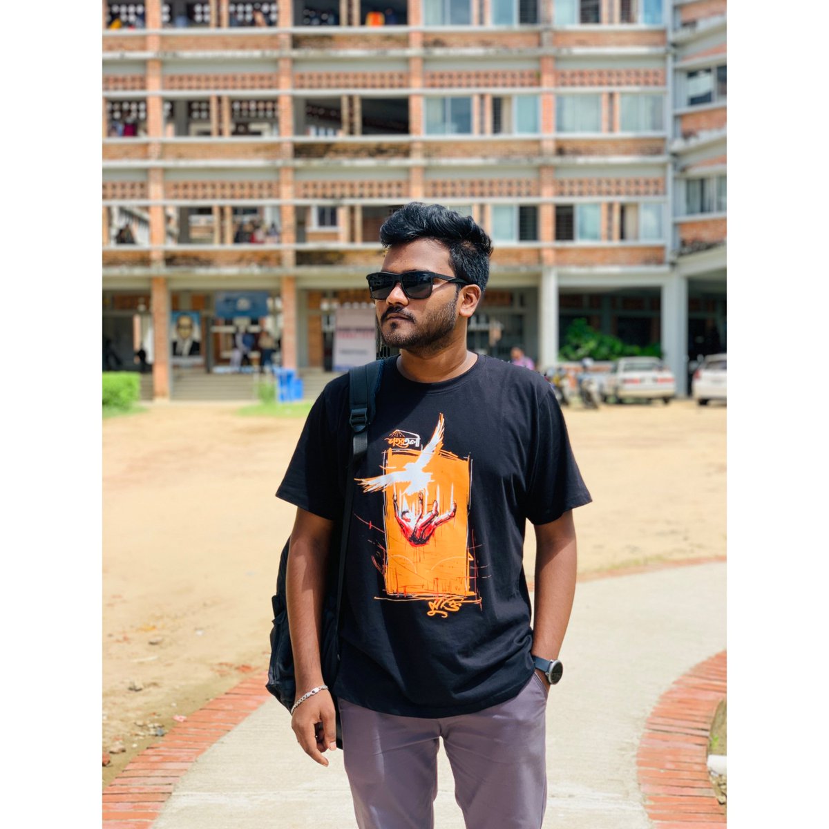 te_ammo_'s tweet photo. যেখানে স্বপ্ন আগন্তুক ভীষন ,
সেখানেই মেলে দেয় পাখা!
যেখানে সীমানার নেই প্রয়োজন ,
সেখানেই কাঁটাতার আঁকা।
                                          (শহরতলী ) https://t.co/hQNHxHcYGI