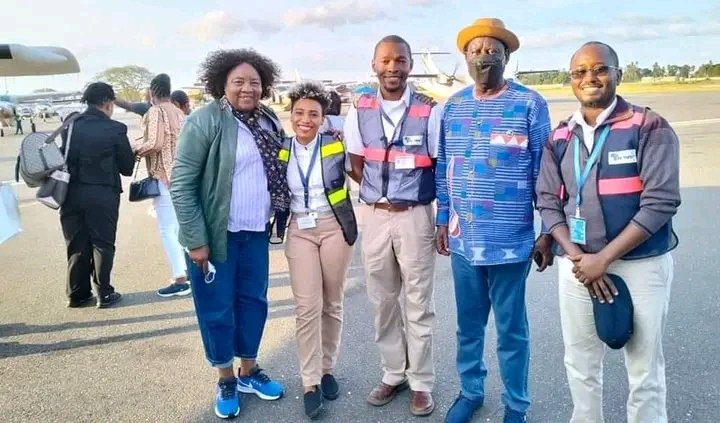 festo_jonnie's tweet photo. The world loves you everywhere you go people feel honored to take a pic with. #LongLiveBaba @RailaOdinga @IdaOdinga @FriendsofRAO https://t.co/Ai52k7tF4Q