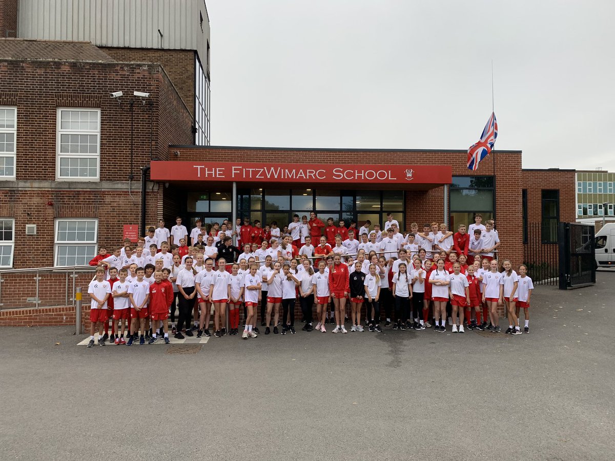 FitzWimarcPE's tweet photo. Over 150 out for a road run this morning 🏃🏻‍♂️🏃🏻‍♀️🏃🏻🏃🏽‍♀️ Fantastic effort by all! 💪 All abilities welcome, every Tuesday https://t.co/3tkYG4Fgp3