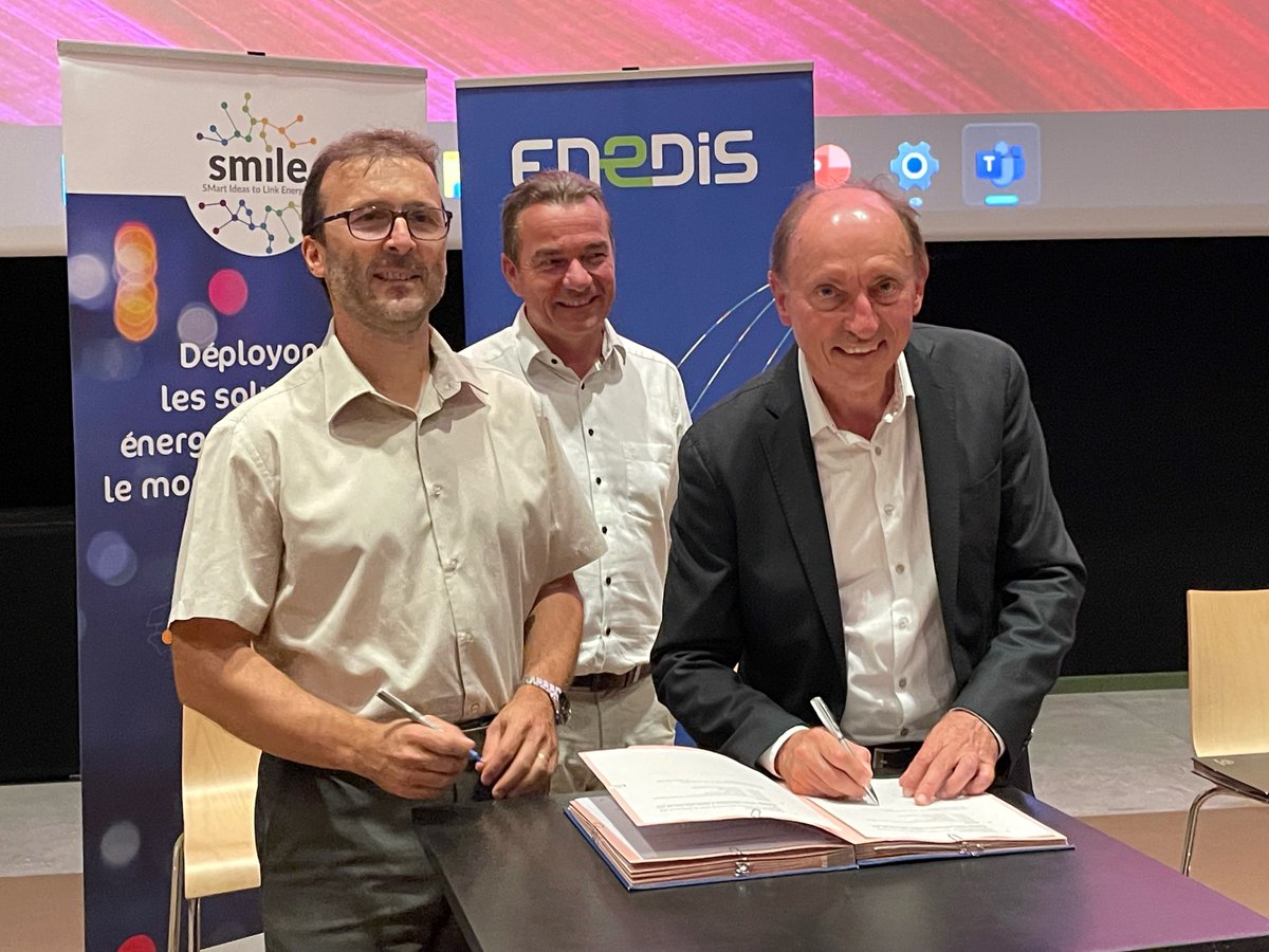 Signature de la #Convention <a href="/SmileSmartGrids/">SMILE smart grids</a> avec <a href="/Enedis/">Enedis</a>. Un #partenariat🤝renouvelé avec la mise à disposition de locaux sur #Rennes et #Nantes. ➡️Vers des solutions smart grids #innovantes au service des territoires.