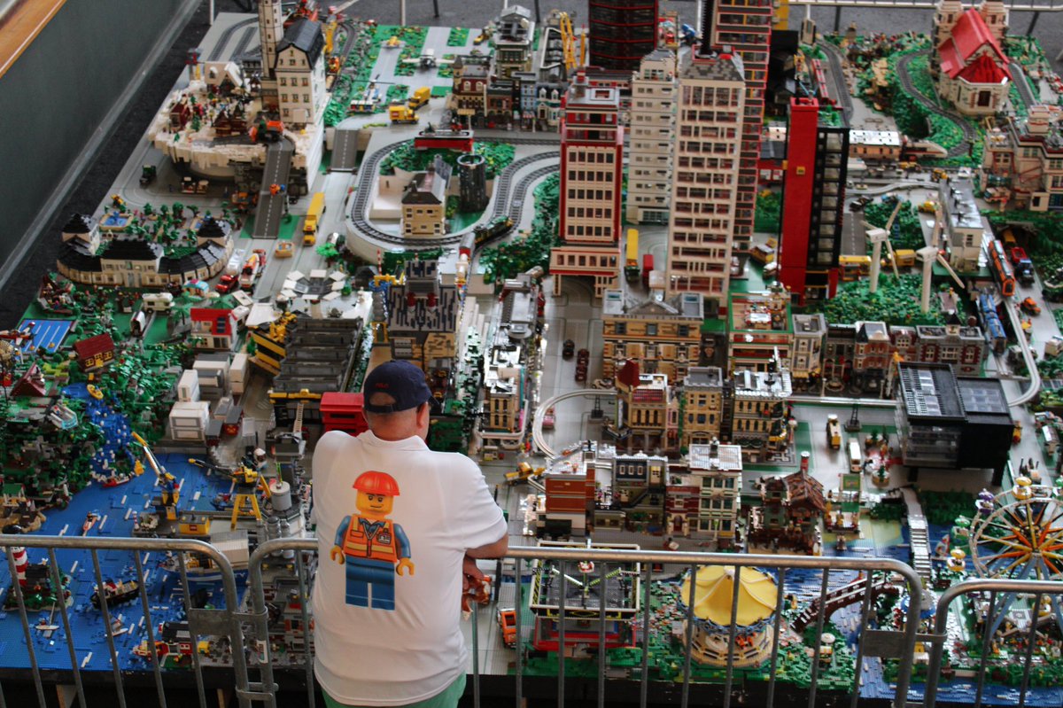 citedutrain's tweet photo. 🤩 Ce week-end, en plus de notre #SalonDuModélisme et des #journeesdupatrimoine, ne manquez pas notre exposition de briques #LEGO®️ #BrickShow en partenariat avec #Schwabenstein2x4 e.V.

🎟 Tarif spécial d’entrée : 9,50€
➡️ https://t.co/HdPp73RtFj https://t.co/oZOSayg9yX