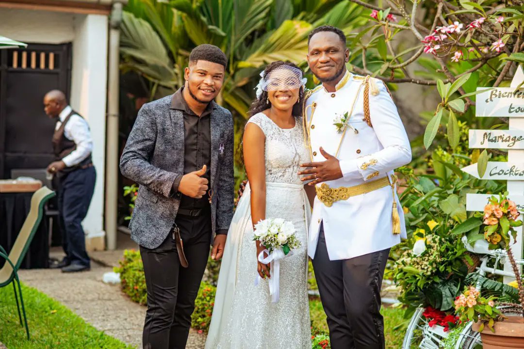 MerdieBonginda's tweet photo. Un auteur a écrit : "On ne reste pas ensemble parce qu’on est infaillible. Une relation dure quand on reconnaît ses erreurs et qu’on promet de les corriger pour le bien commun. @KabwikaBen
#MariageCivilCoupleZazaPub&amp;Kmotdesign
#TeamBuildingAgency
#Hôtesdaccueil
#Serveurs https://t.co/Xs7qIu2R2j