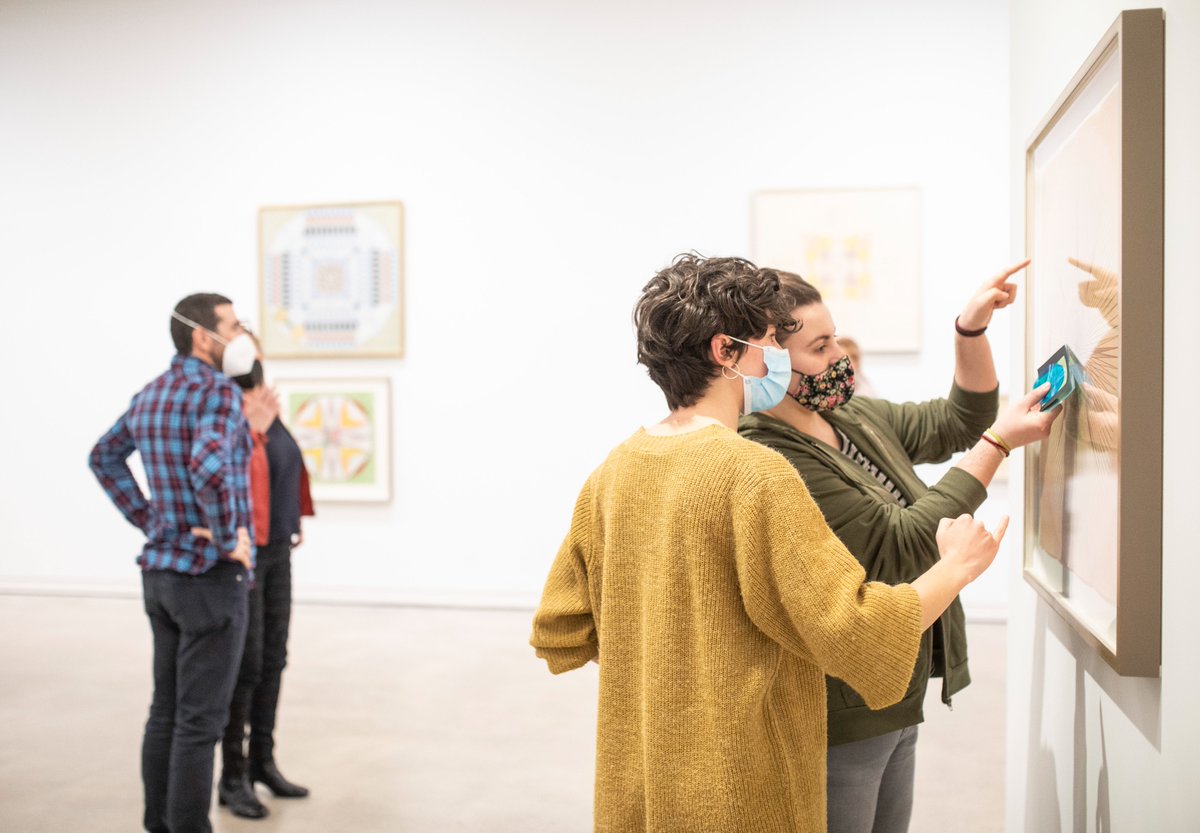 🤩👉Ikasturte berria = ARTE MAKINA
#Tabakalera|n ikasturte berria abiatzera goaz eta arte garaikidea hobeto ulertzeko ikastaroa proposatu nahi dizuegu: Arte Makina. Hilean behin, #ViveleCinéma erakusketa landuko dugu.

🗓️Lehen data: irailak 15. 

tabakalera.eus/eu/arte-makina…