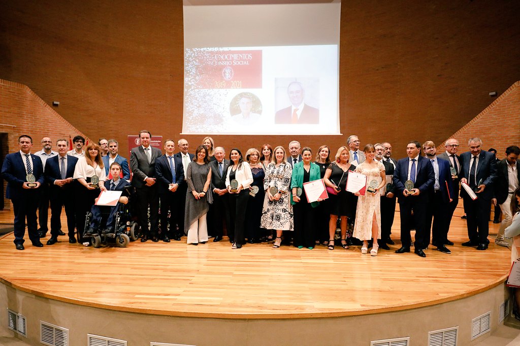 Diputación de Albacete (@dipualba) on Twitter photo 🏆😍Nuestro presidente, <a href="/santicenizate/">santi cabañero</a>, recogía uno de los Premios 2021 del <a href="/CSocialUCLM/">Consejo Social UCLM</a> por su apoyo🤝🏼 al programa #UCLMRural👉🏼 jóvenes frente a la #despoblación🌄🏞👩🏻🎓👨🏻🎓😍, iniciativa compartida con las Diputaciones de #CiudadReal, #Cuenca y #Toledo
🌐cutt.ly/JCJQ5cI 🏆😍Nuestro presidente, <a href="/santicenizate/">santi cabañero</a>, recogía uno de los Premios 2021 del <a href="/CSocialUCLM/">Consejo Social UCLM</a> por su apoyo🤝🏼 al programa #UCLMRural👉🏼 jóvenes frente a la #despoblación🌄🏞👩🏻🎓👨🏻🎓😍, iniciativa compartida con las Diputaciones de #CiudadReal, #Cuenca y #Toledo
🌐cutt.ly/JCJQ5cI