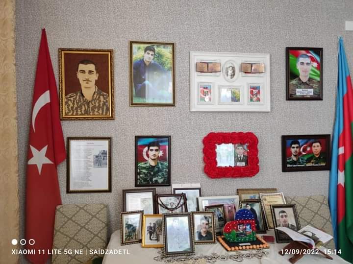 QebeleMuzeyi's tweet photo. "Əbədiləşən  ömür" adlı tədbir həyata keçirilib.
 Qəbələ rayon Tarix Diyarşünaslıq Muzeyinin kollektivi  İkinci Qarabağ Müharibəsi  şəhidi  İqbal   Babayevin  doğum günü ilə əlaqədar olaraq xatirəsinə inşa edilmiş kompleksi ziyarət etmişdir.
#KarabakhisAzerbaijan 
#Vətən
#Qebele https://t.co/cEFdJFTzWo