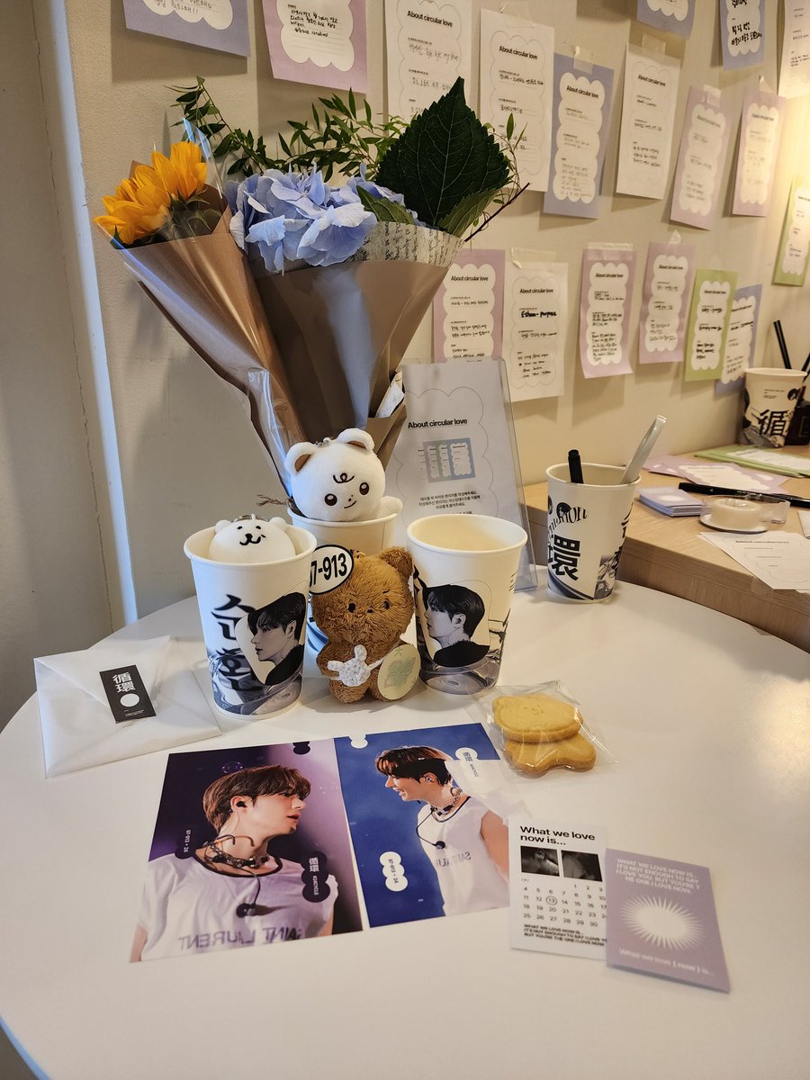 poppoptbz's tweet photo. 📍해피리틀클럽
#24CYCLE
독보적인 컨셉이라 너무 궁금했던 곳!! 힙하고 차가울거라고 생각했던거랑 다르게 재현이로 가득찬 공간은 너무너무 따뜻했어요❤️
@n0ckt https://t.co/sKfjOR5lsu